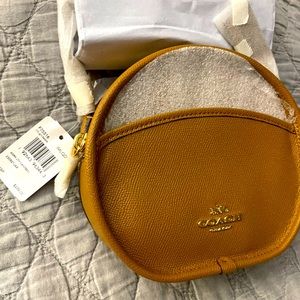 NWT Coach leather canteen crossbody.